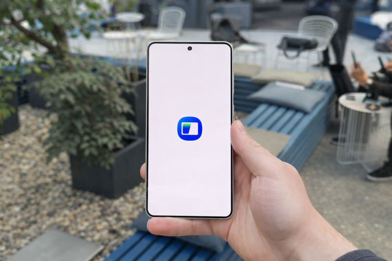 smartphone showing samsung wallet app icon